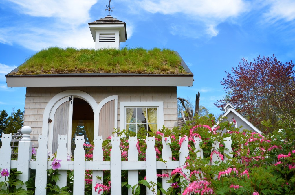 image of cat fence and cottage in the children's area of the Coastal Maine Botanical Gardens