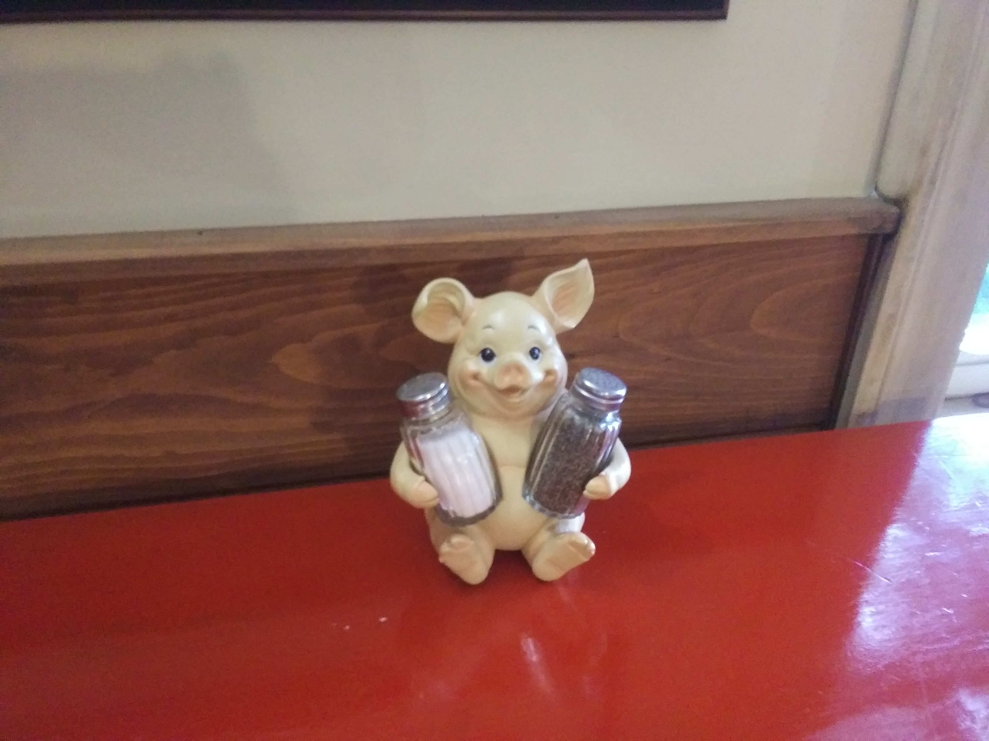 Pig salt and pepper shaker holder